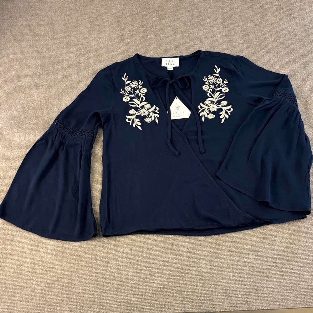 Lost + Wander Women's Bell Sleeve Navy Floral Embroidered Blouse Size S NWT